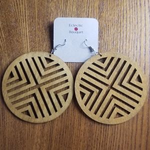 LIGHT BROWN X PATTERN EARRINGS